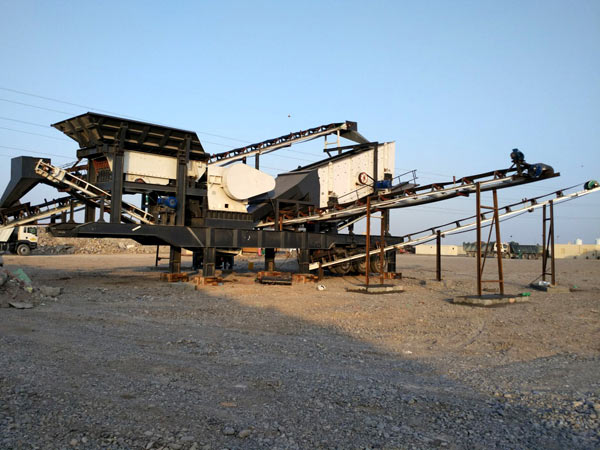 湖北孝感移動(dòng)破碎站生產(chǎn)現(xiàn)場(chǎng)